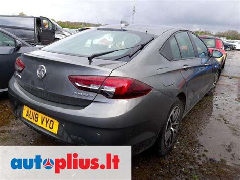 Opel Insignia su įvairių stilių ratlankiais