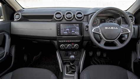Photo of the Dacia Duster's interior with functional but simple design