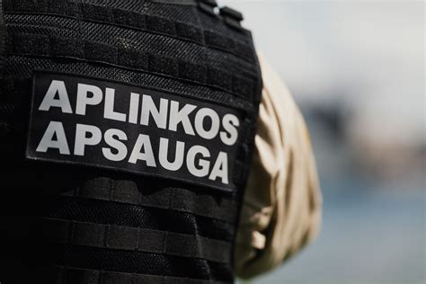 Tematinė nuotrauka su apsauga ir draudimo polisu
