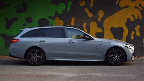 Informatyvinė grafika, iliustruojanti „Mercedes-Benz“ dizaino elementus ir medžiagų kokybę