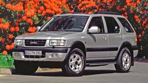 Opel Frontera B interjero vaizdas