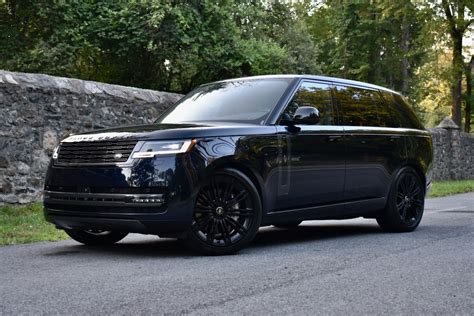 Profesionalaus Land Rover Range Rover serviso interjero nuotrauka su diagnostikos įranga