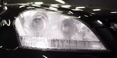 Drėgmė automobilio žibinte