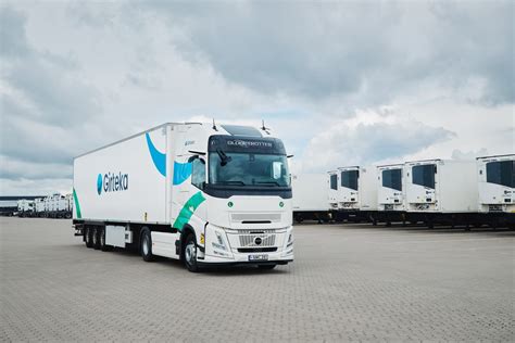 DAF XF vilkiko priekis su Girteka Logistics logotipu