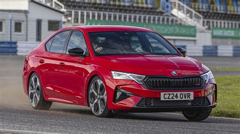 Škoda Octavia vRS interjeras su sportinėmis sėdynėmis