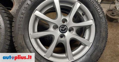 Mazda automobilis su R15 ratlankiais