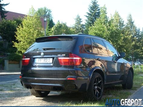 Tematinė nuotrauka: galinis BMW X5 E70 dangtis su apšvietimu