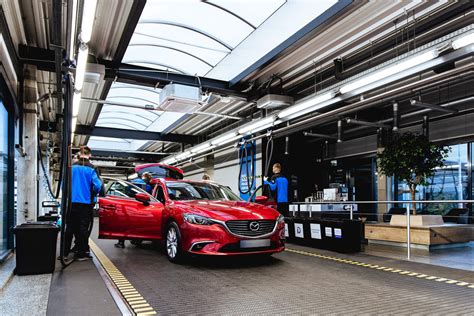 Nuotrauka, vaizduojanti jaukų automobilio veliūrinį saloną