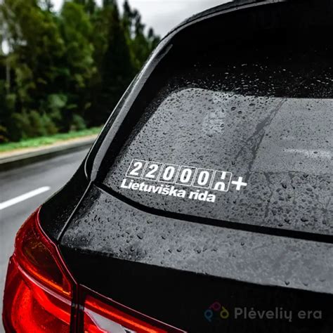 Tematinė nuotrauka: Juokingi lipdukai su memais ir posakiais ant automobilio