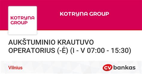 Aukštuminio rietuvo operatorius dirbantis sandėlyje