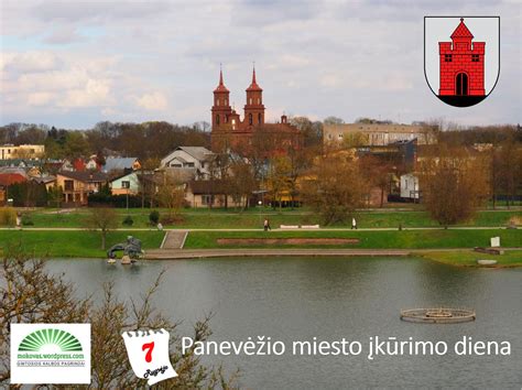 Tematinė nuotrauka Panevėžio miesto su transportu ir Nevėžio upe