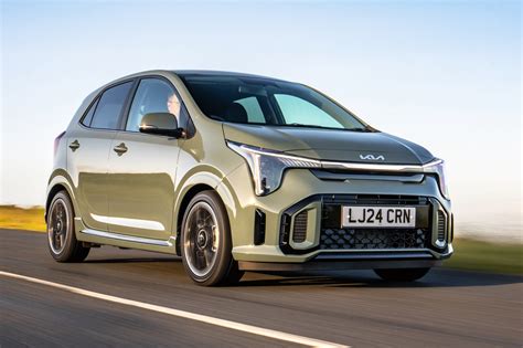 Infografika, lyginanti Kia Picanto variklio galingumą su konkurentais