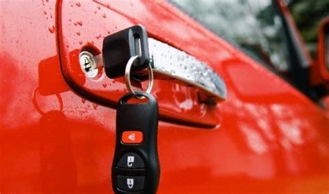 Foto: automobilio gamyklinė signalizacija