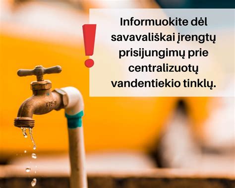 Avarinės tarnybos darbuotojai tvarkantys vandentiekio gedimą
