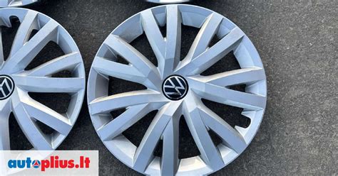 Volkswagen ratų gaubtai ant automobilio rato