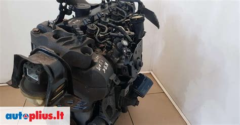 Renault Clio variklio skyriaus nuotrauka