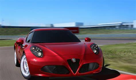 Infografika: Alfa Romeo naujų modelių palyginimas su pagrindinėmis specifikacijomis