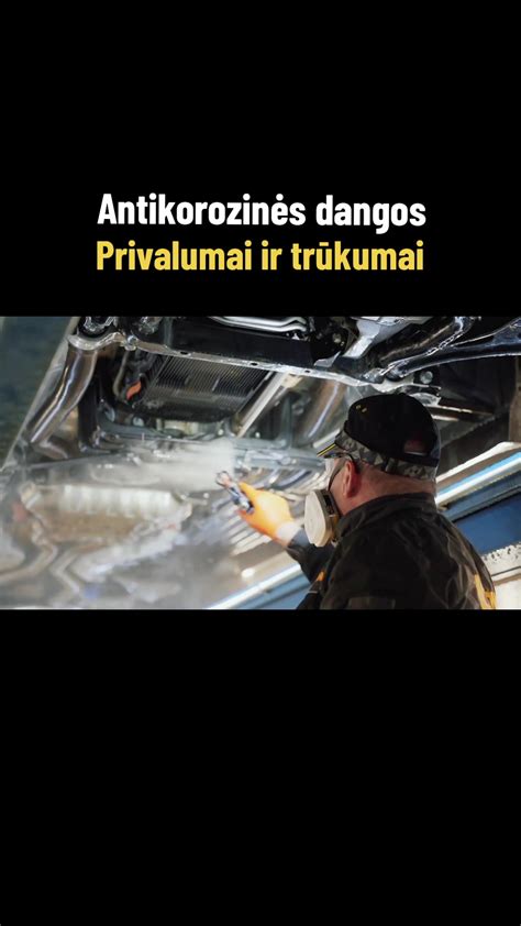 Nuotrauka, demonstruojanti „Dinitrol“ antikorozinės dangos panaudojimą automobilio dugne.