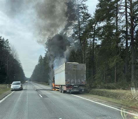 Tematinė nuotrauka: sunkvežimis Švedijos kelyje