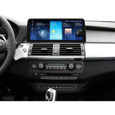 BMW X5 interjeras su modernia navigacija