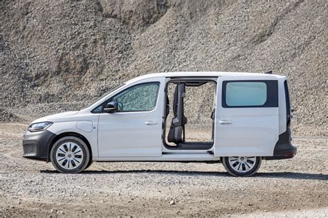 VW Caddy su skirtingais ratlankiais, iliustruojanti vizualinius skirtumus