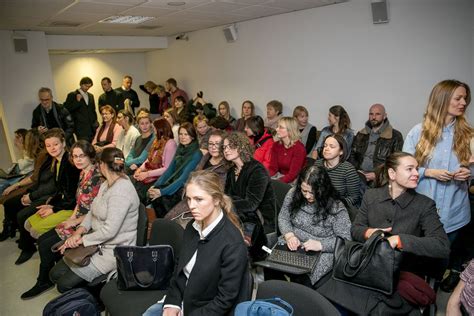 Teisėjas, nagrinėjantis dokumentus teismo posėdžių salėje