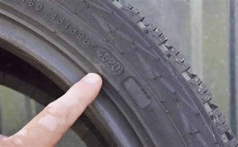 Motociklo padangos su pagaminimo datos žymėjimu (DOT kodas)