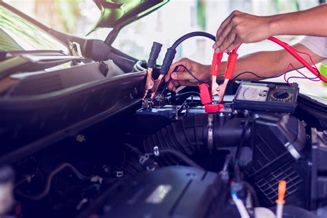 Schematinis automobilio akumuliatoriaus parametrų (įtampa, talpa, CCA) paaiškinimas