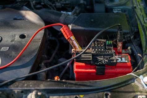 Instrukcija, kaip teisingai sujungti užvedimo laidus tarp dviejų automobilių