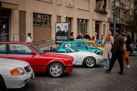 Tematinė nuotrauka: „Top Gear“ laidos vedėjų trijulė prie išskirtinių automobilių bandymų trasoje