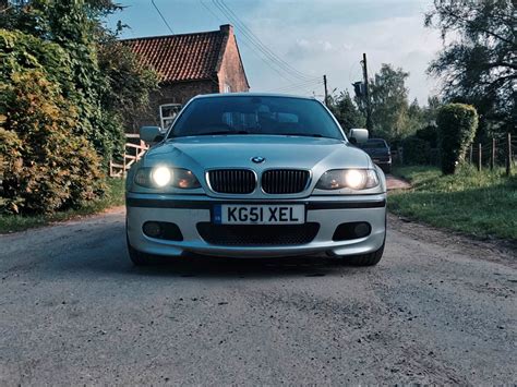 infografika su BMW E46 330d techninėmis charakteristikomis ir kuro sąnaudų palyginimu skirtingais režimais