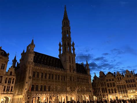 Tematinė nuotrauka su Belgijos keliais ir ženklais