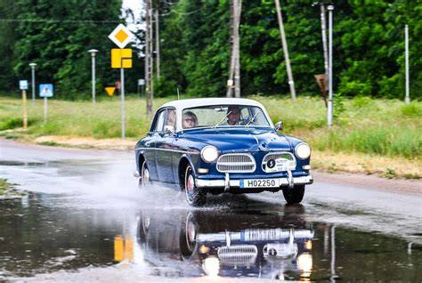 Infografika: istorinių ralio automobilių įvairovė ir B grupės laikotarpis