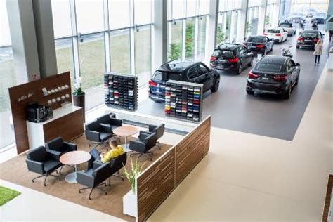 fotografija: atnaujintas BMW E60 salonas su kokybiškai aptrauktu vairu ir lubomis