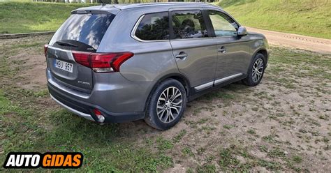 Mitsubishi Outlander visureigis su šeima