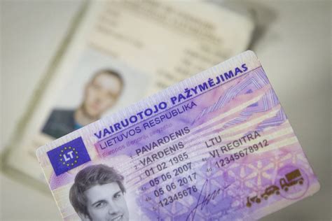 Senojo ir naujojo pavyzdžio vairuotojo pažymėjimų palyginimas