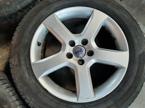 Volvo XC70 originalūs R17 lieti ratlankiai su oksidacijos pažeidimu