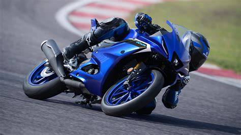 Infografikas: Yamaha YZF-R125 išmetimo sistemos veikimo principas
