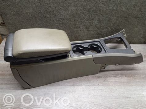 Volvo V50 interjeras su centrine konsole
