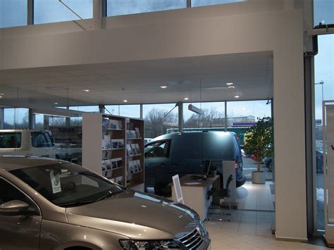 Informacinė grafika apie saugų klientų aptarnavimą automobilių salonuose