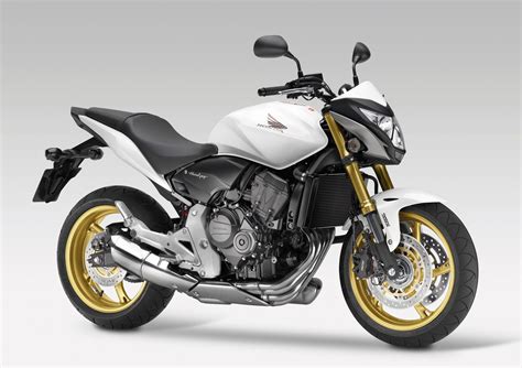 Tematinė nuotrauka: Honda CB600F Hornet (2007-2012) kelyje