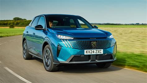 Peugeot 3008 išorės dizainas su išraiškingais LED žibintais ir priekinėmis grotelėmis