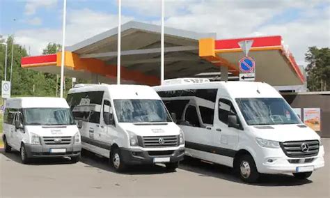 krovininių mikroautobusų parkas Kaune su įvairiais modeliais ir techninėmis specifikacijomis
