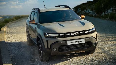 Dacia Duster Hybrid visureigis bekelės aplinkoje