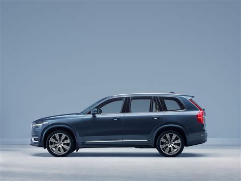 Volvo XC90 salono vaizdas su prietaisų skydeliu