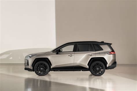 Naujojo Toyota RAV4 eksterjero ir interjero dizainas