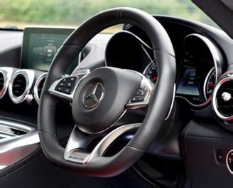 Meistras taiso automobilio vairo kolonėlę