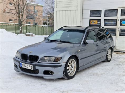 BMW 320 E46 modelio nuotrauka kelyje