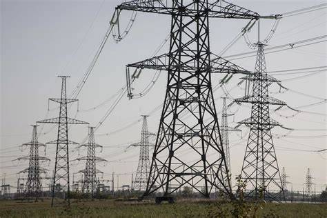 Infografika: elektriniai vilkikai ir įkrovimo infrastruktūros poreikiai