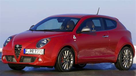 Alfa Romeo MiTo išorės nuotrauka, pabrėžianti itališką dizainą